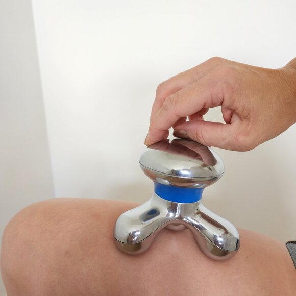 Brookstone Buzz Mini Massager - Picture 4 of 4